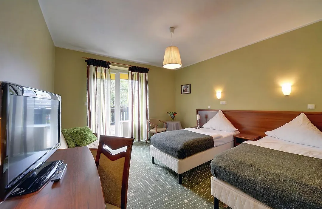 Hotel Belweder - Przy Hotelu Golebiewski-1