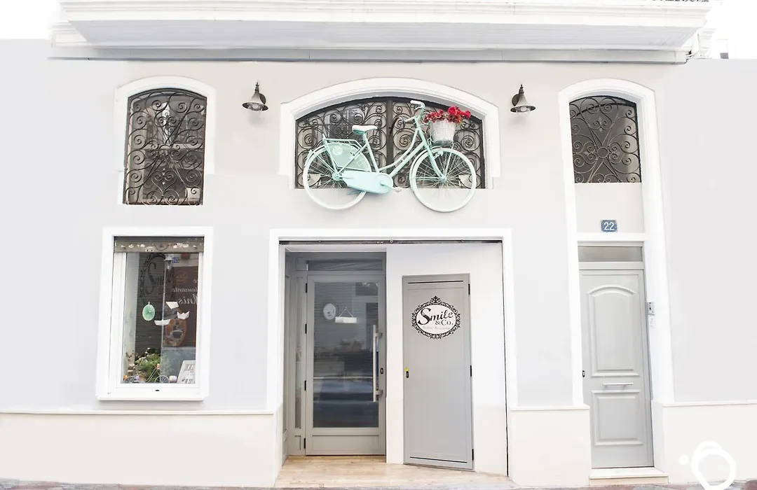Hotel Smile & Co Hostal Boutique-1
