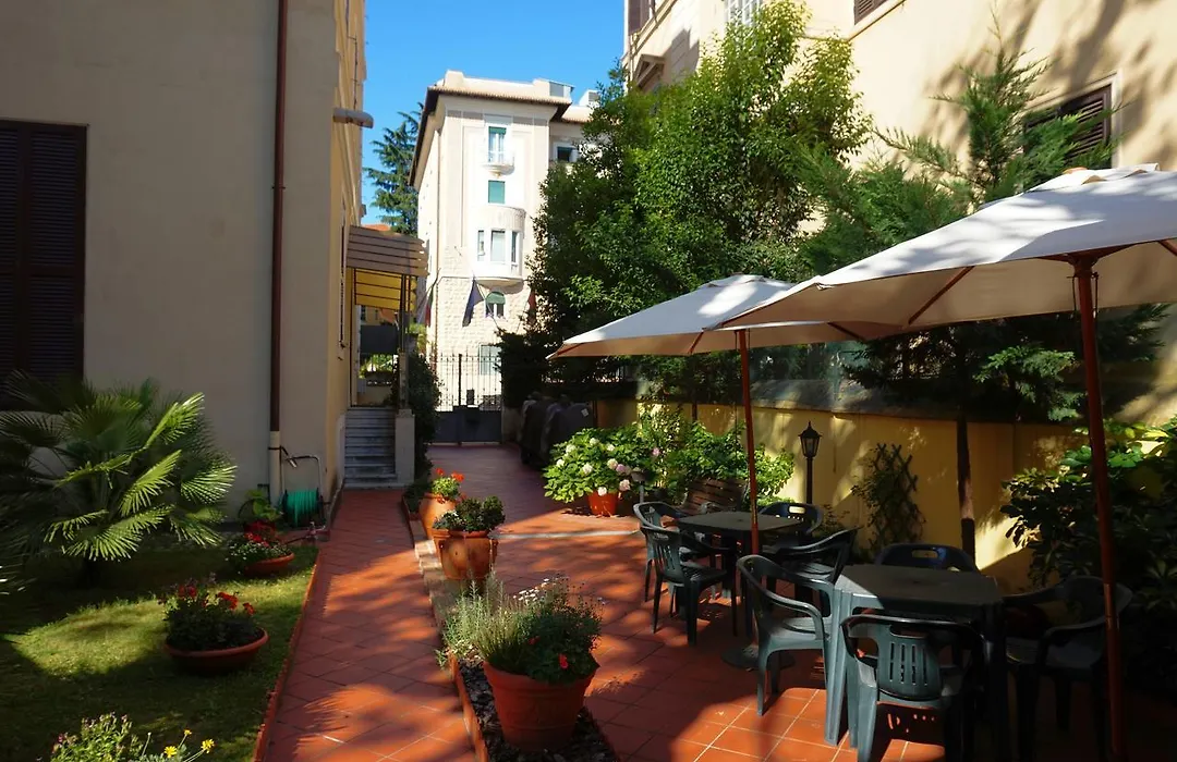 Green Hotel-1