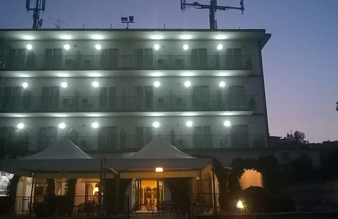 Tennis Hotel-1