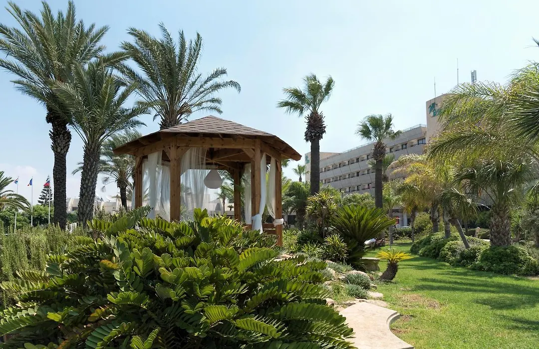 Palm Beach Hotel & Bungalows-1