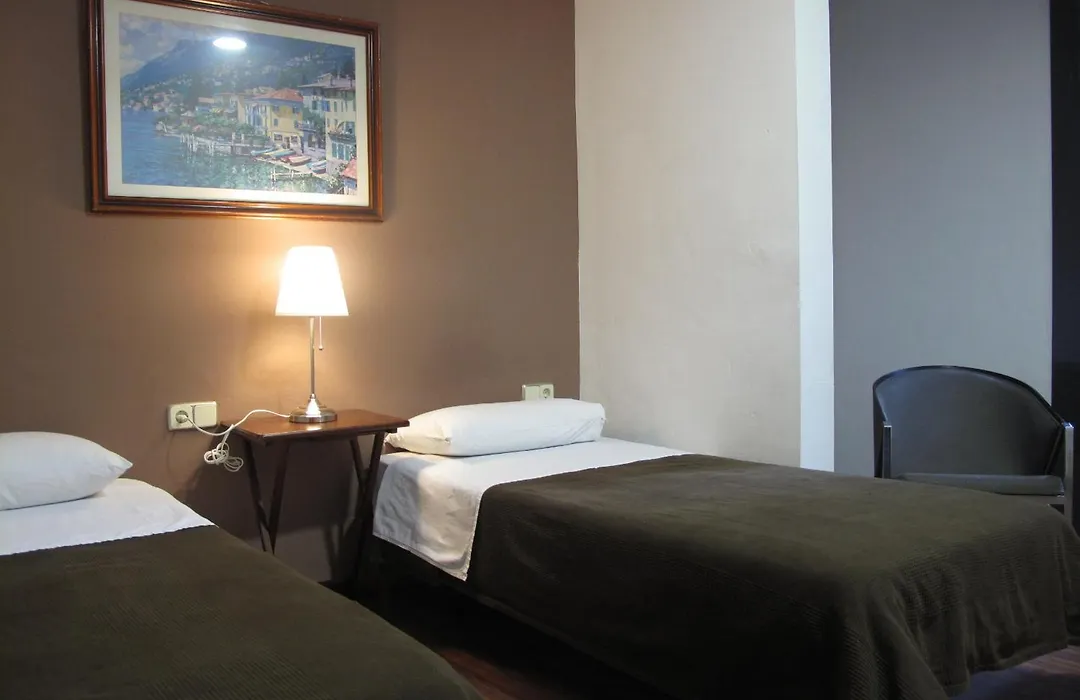 Hostal Lk Barcelona-1