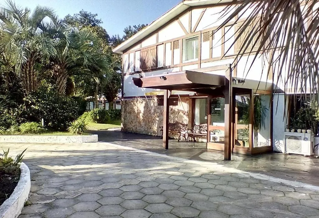 Hotel Oasis-1