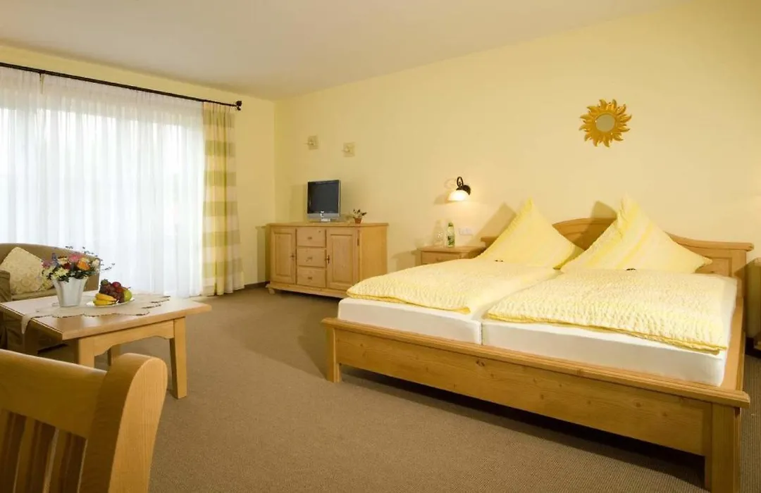 Pension Landhaus Hochfeld-1