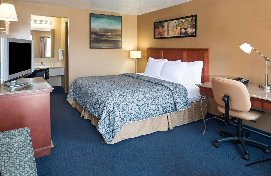Howard Johnson By Wyndham Boise-1