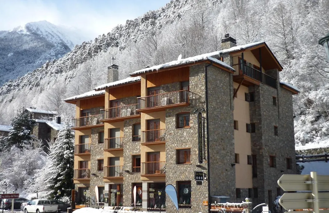 Apartaments La Neu-Mountain Lodges & Restaurant-1