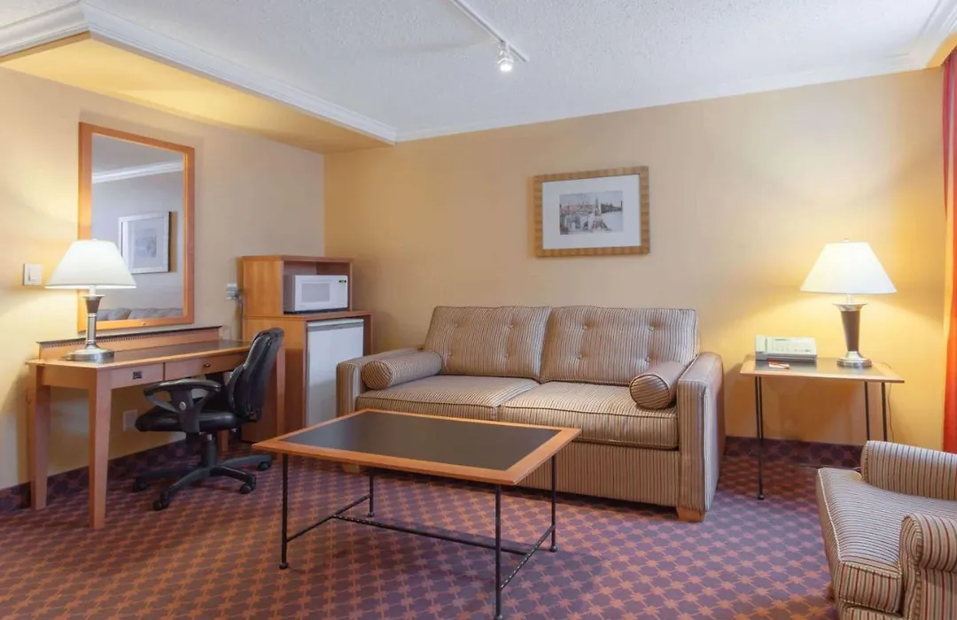 Howard Johnson By Wyndham Vancouver Downtown-1