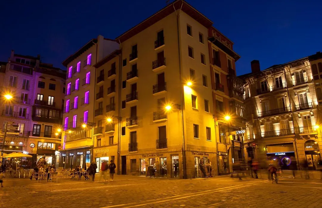 Hotel Pompaelo Plaza Del Ayuntamiento & Spa-1
