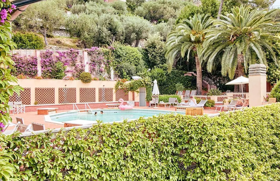 Hotel Punta Est-1