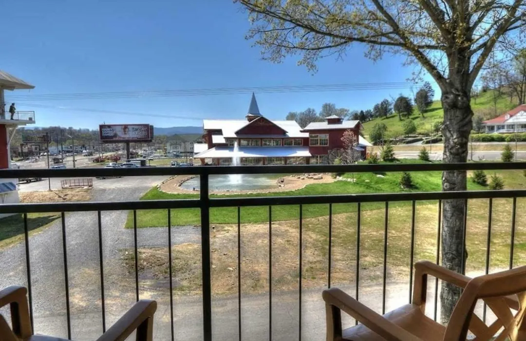 Oak Tree Lodge-1