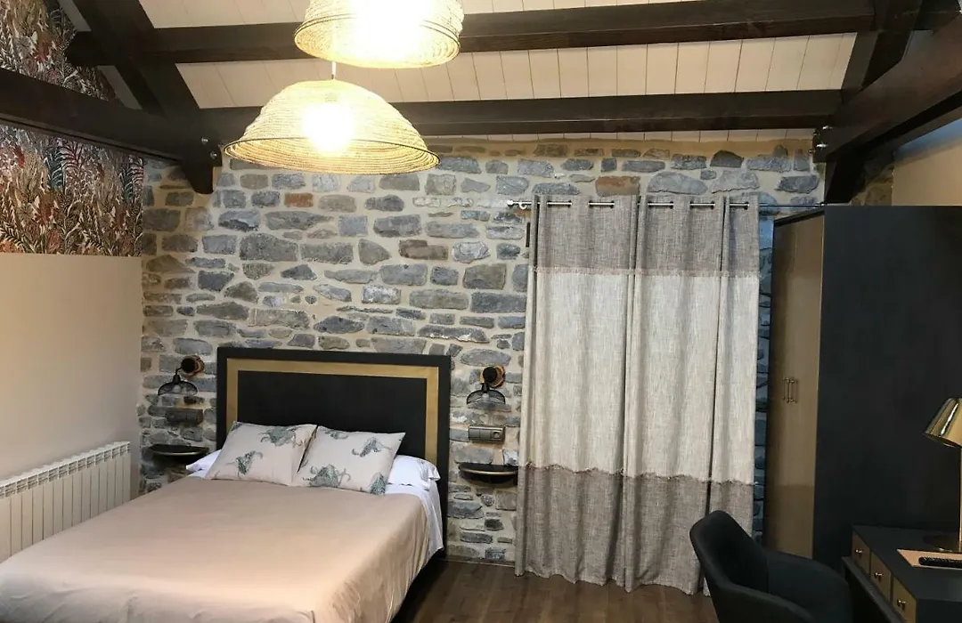 Hostel-Albergue Monte Perdido-1