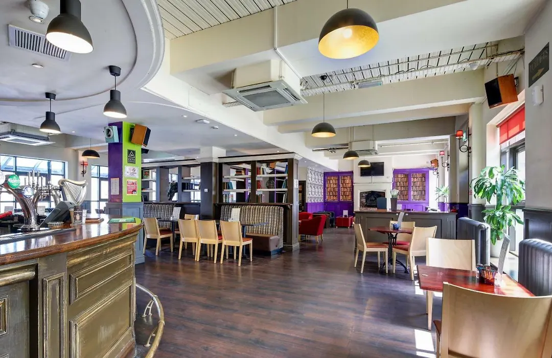 Ibis Styles London Excel-1
