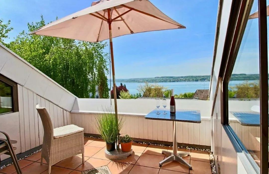 Ferienwohnung mit Seeblick und Dachterrasse in Überlingen-1
