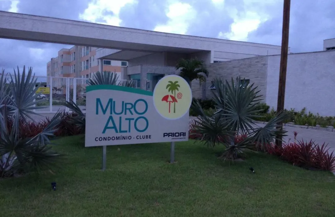 Muro Alto Condominio Clube-1