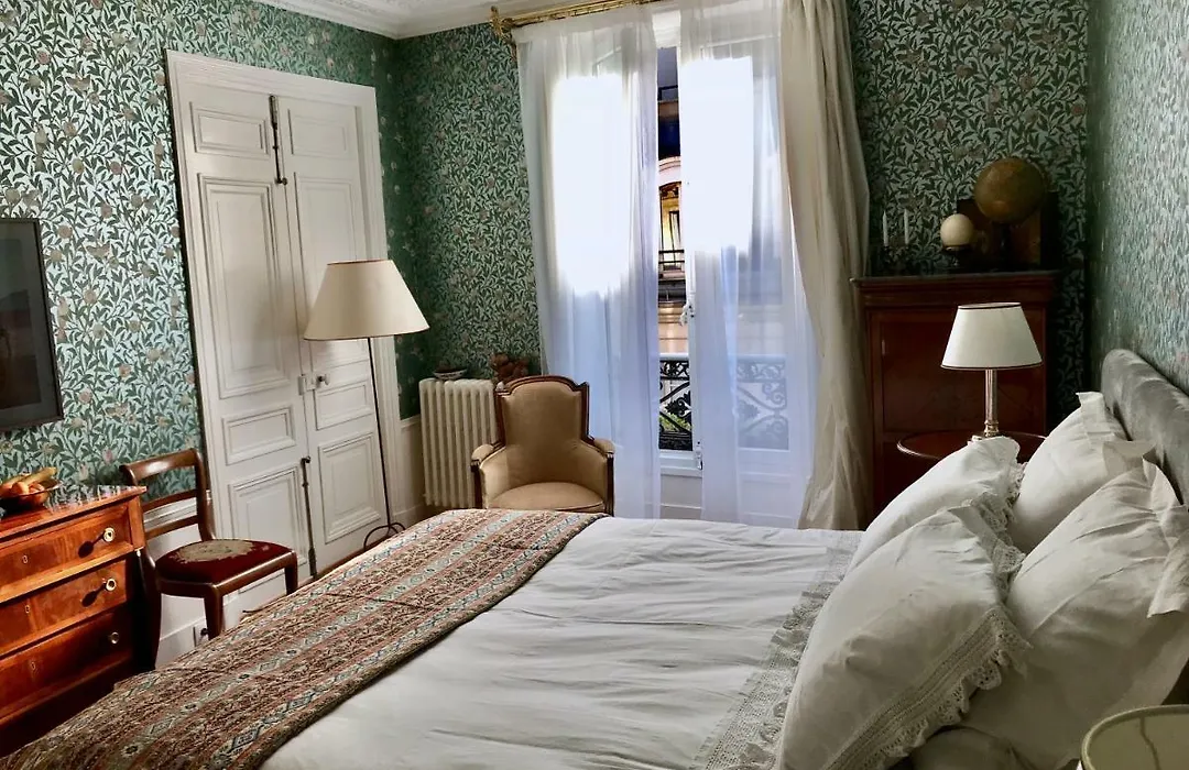 Le 48 Paris-1