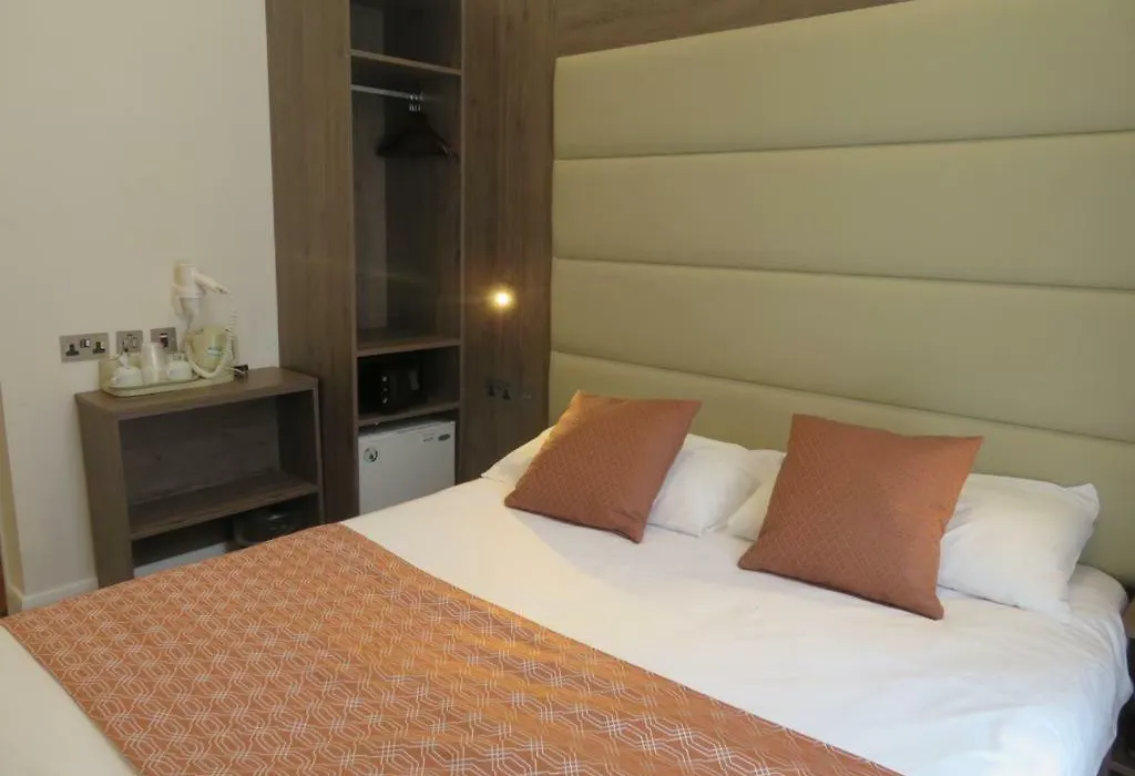 Glendale Hyde Park Hotel-1