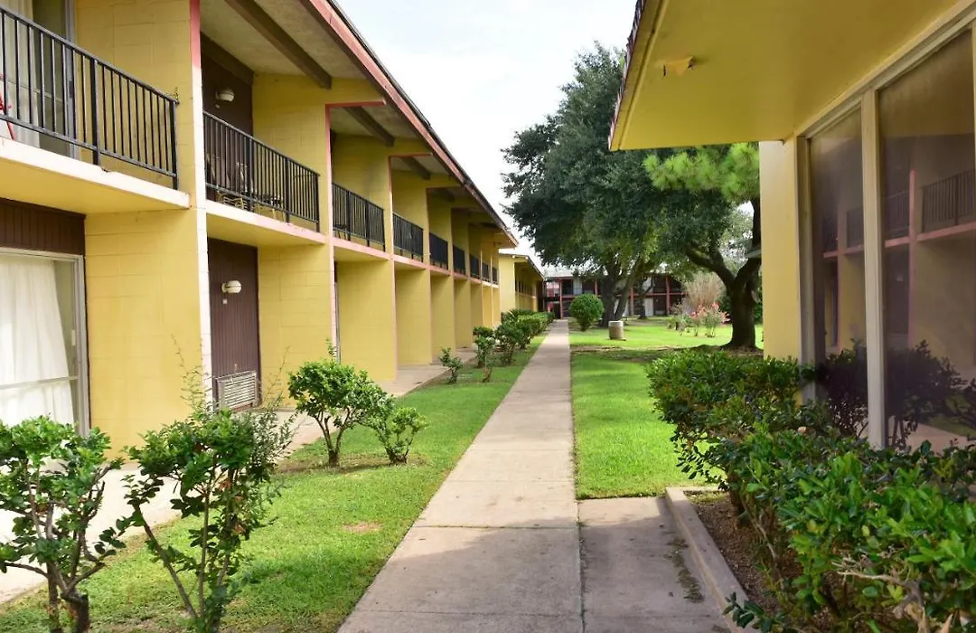 Red Carpet Inn-1