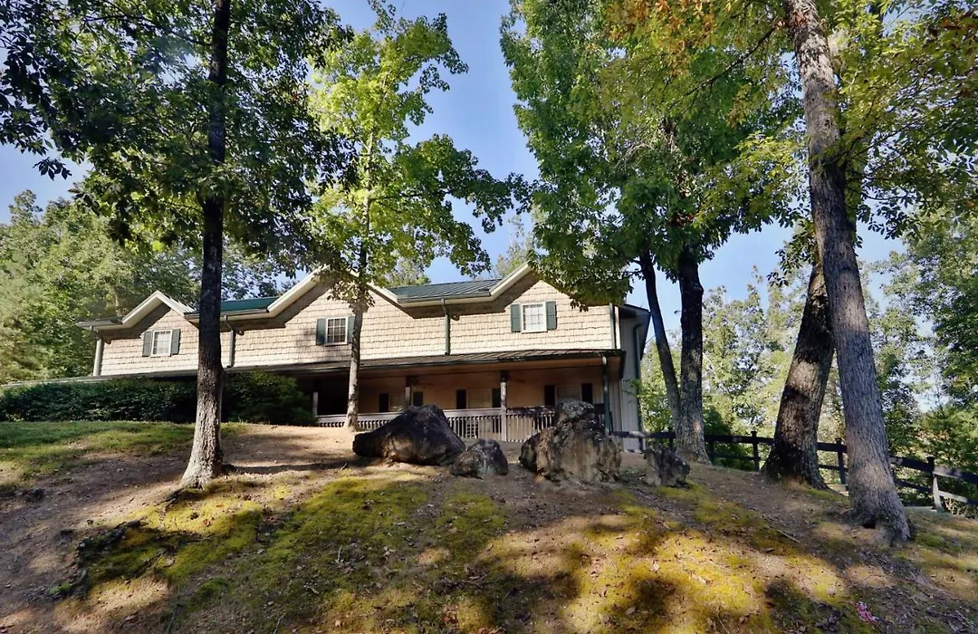 Spacious Chalet For Your Mountain Retreat-1