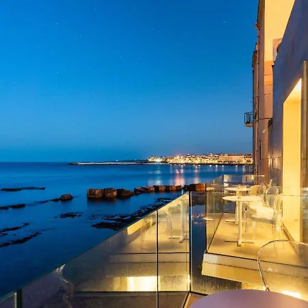 Re Dionisio Luxury Suites-3