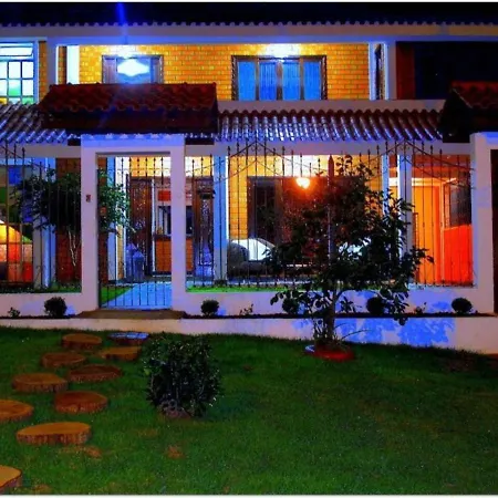 Guest House La Mansión-3
