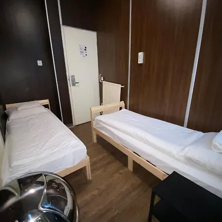 Hostel Utopia-2