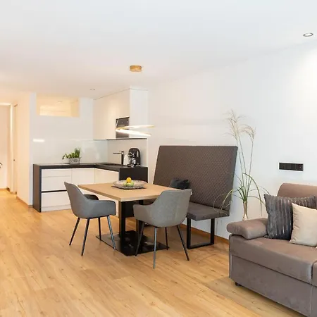 Nice Living Neue- Moderne Apartments Im Herzen Von Brixen - Kostenlose Brixencard - Ideal Fuer Familien, Paare, Geschaeftsreisende Und Allen Urlaubs Hungrigen-2