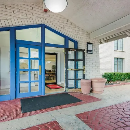 Econo Lodge-3