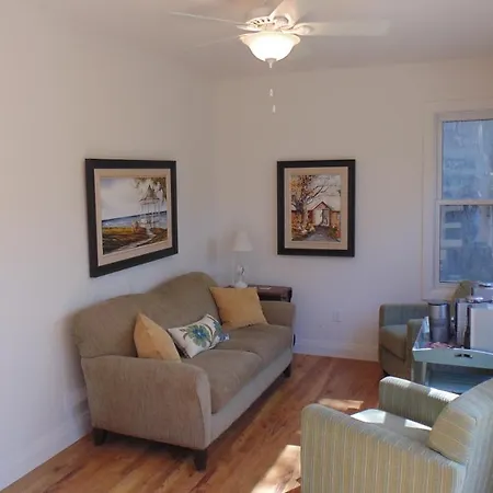 Carriage House On Kent-3