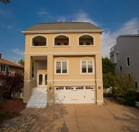 Virginia Dare Dr Home 514-3