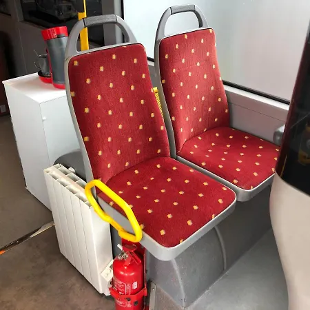 L Arrêt de Bus Insolite&SPA-2