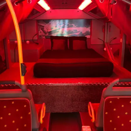 L Arrêt de Bus Insolite&SPA-3