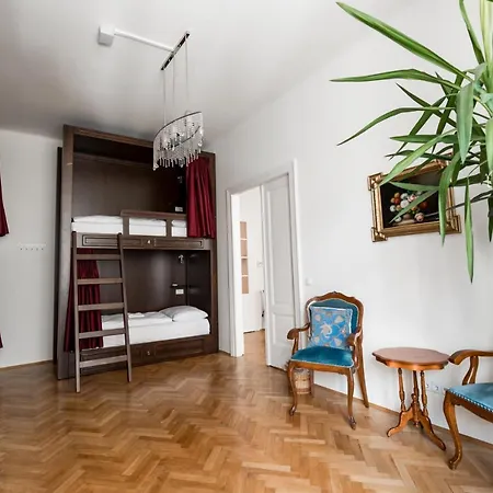 Vienna Boutique - Premium Hostel-3