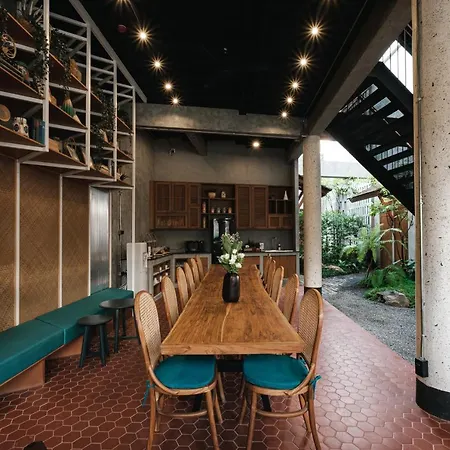 Hidden Garden Hostel-2