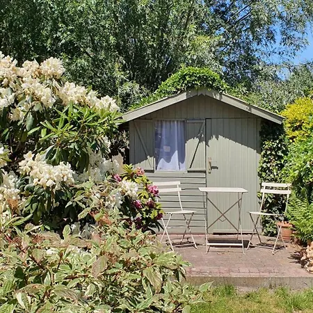 Close To Centre, 3 Rooms, 2 Bathr & Wc, Free Parking & Wifi, Spacious Living Area & Kitchen-3