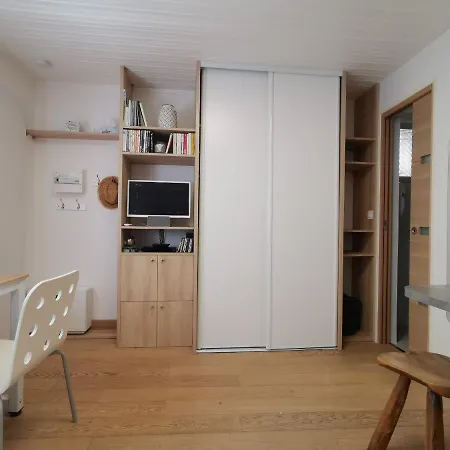 Nice - Charming Little House With Terrace-3