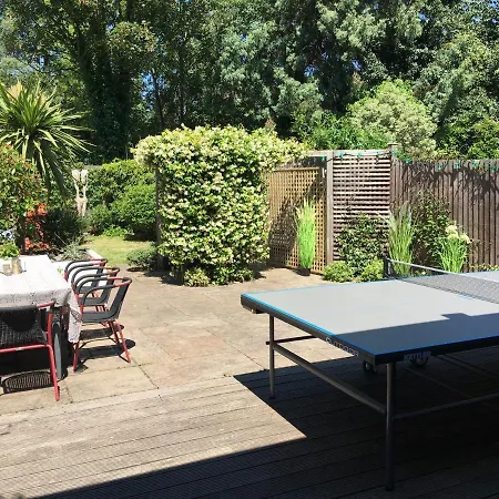 Stunning 5 Bed House With Private Garden-3