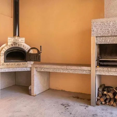 CASA ERNESTO Piscina Climatizada, porche y garaje-2