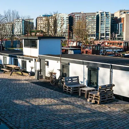Houseboat-Amsterdam-3