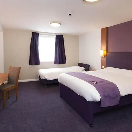 Premier Inn Edinburgh Central-2