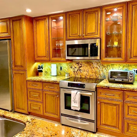 Kendall Keys Oasis Home W/ Pool, Theater & Arcade-3