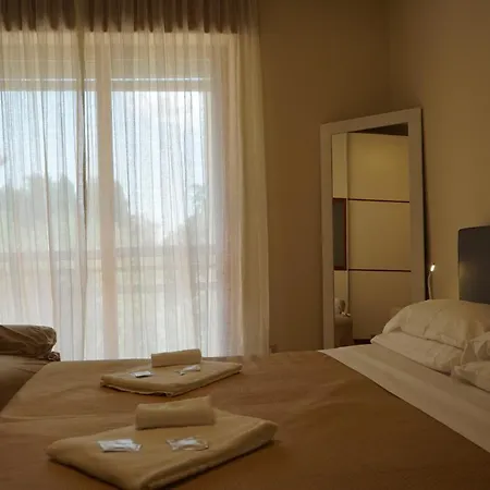 Avenue Rooms-3