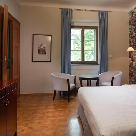 Charles Bridge Heritage Suites By Salvator Hotels-3