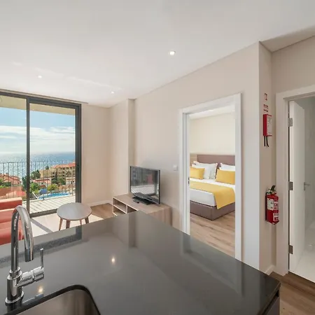 Monumental Plaza By Petit Hotels-2