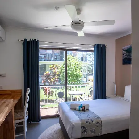 Ocean Breeze Motel-2