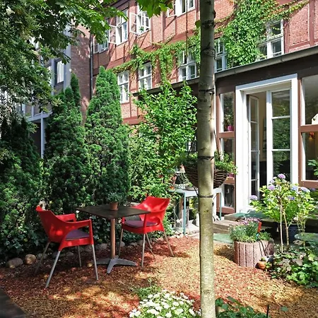 Frauenhotel Hanseatin - Women Only-3