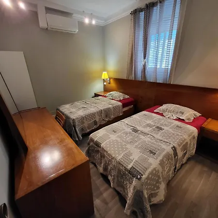 Hostel Seven Hills (Adults Only)-2