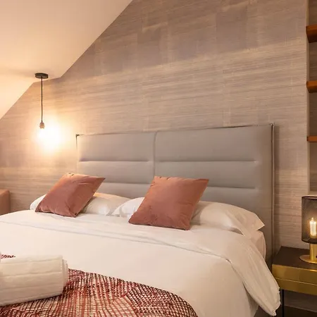Home Art Apartments Soho-3
