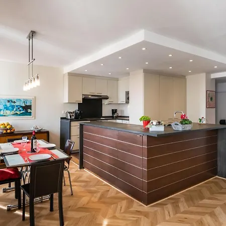"Le Mirabeau" By Enjoynice, Spacious 2-Bed With Airco-2