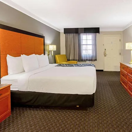 La Quinta Inn By Wyndham Santa Fe-2