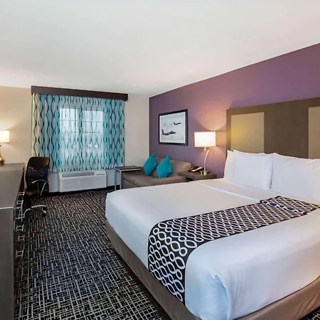 La Quinta Inn & Suites By Wyndham Las Vegas Nellis-3